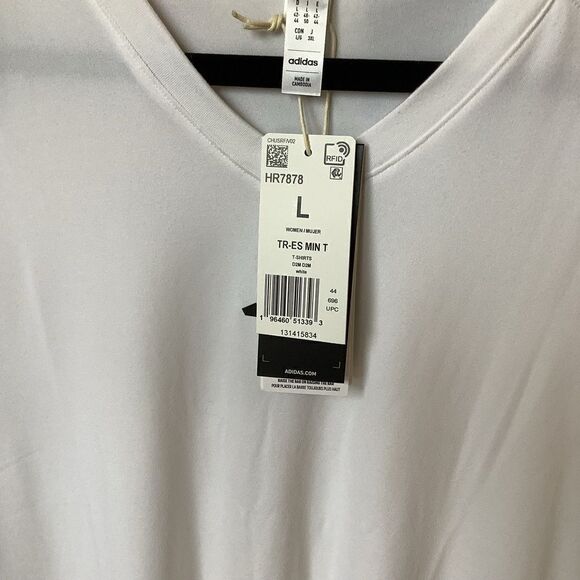 NWT ❤️🔥 Adidas AeroReady Training Essentials Tee Shirt 👚 - Picture 3 of 6